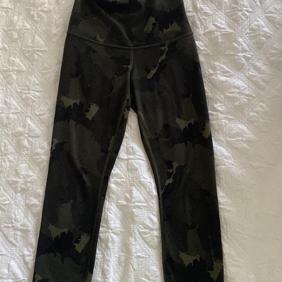 Lululemon Wunder Under Crops incognito army green - Picture 2 of 3